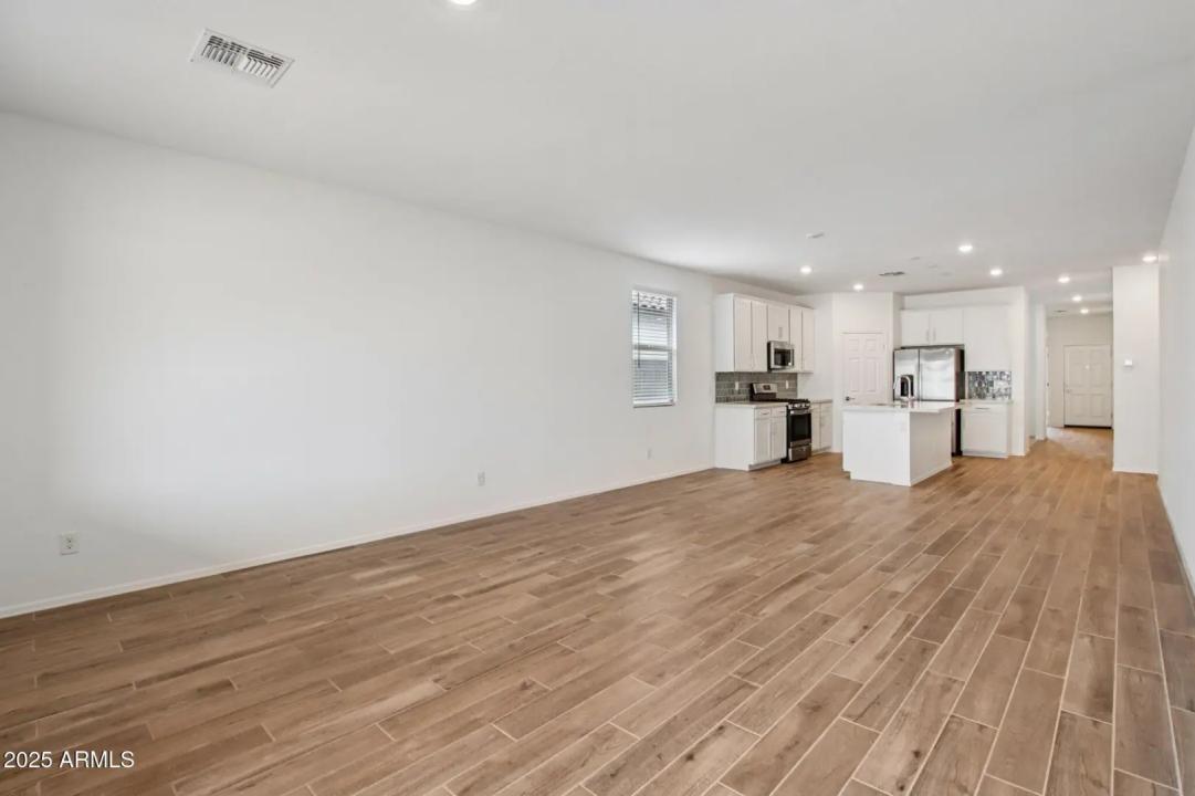 Real Estate Picture 6