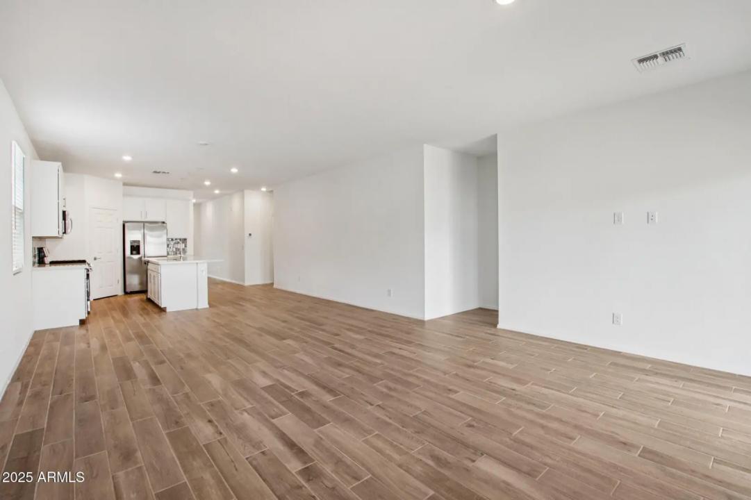 Real Estate Picture 7