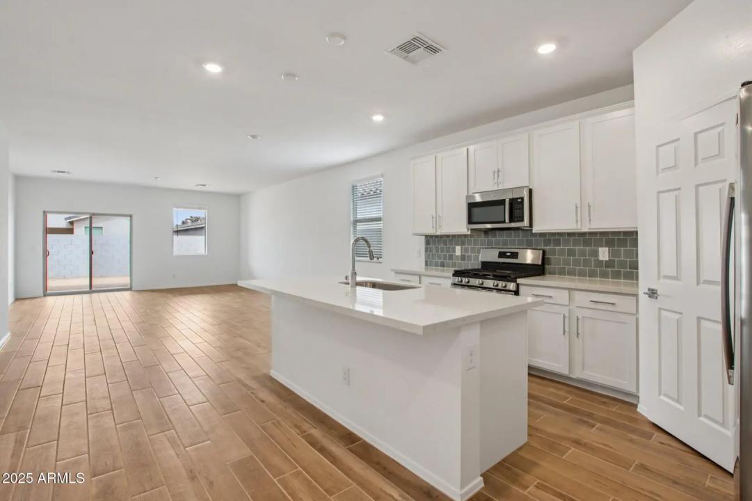 Real Estate Picture 8