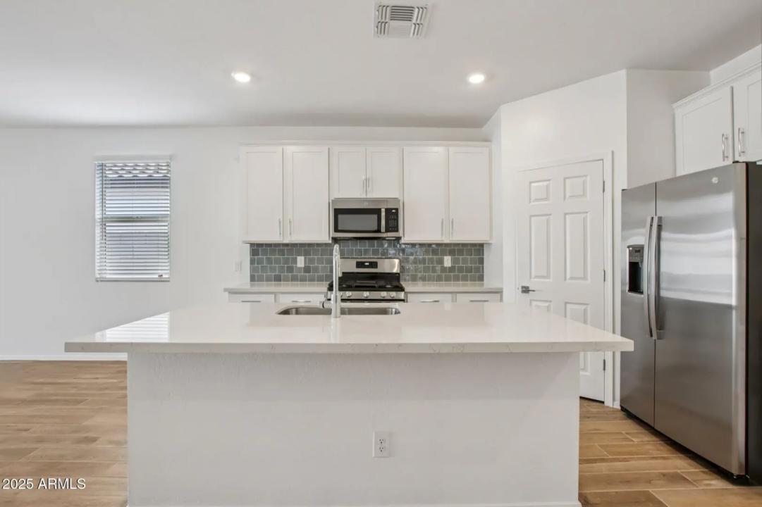 Real Estate Picture 9