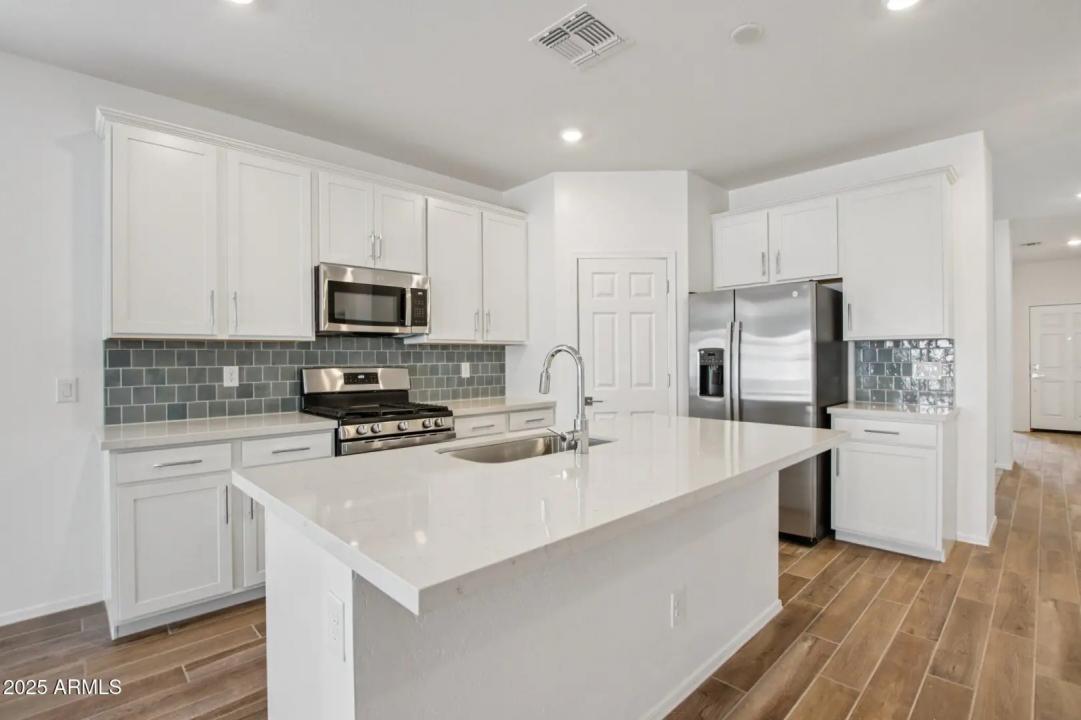 Real Estate Picture 10