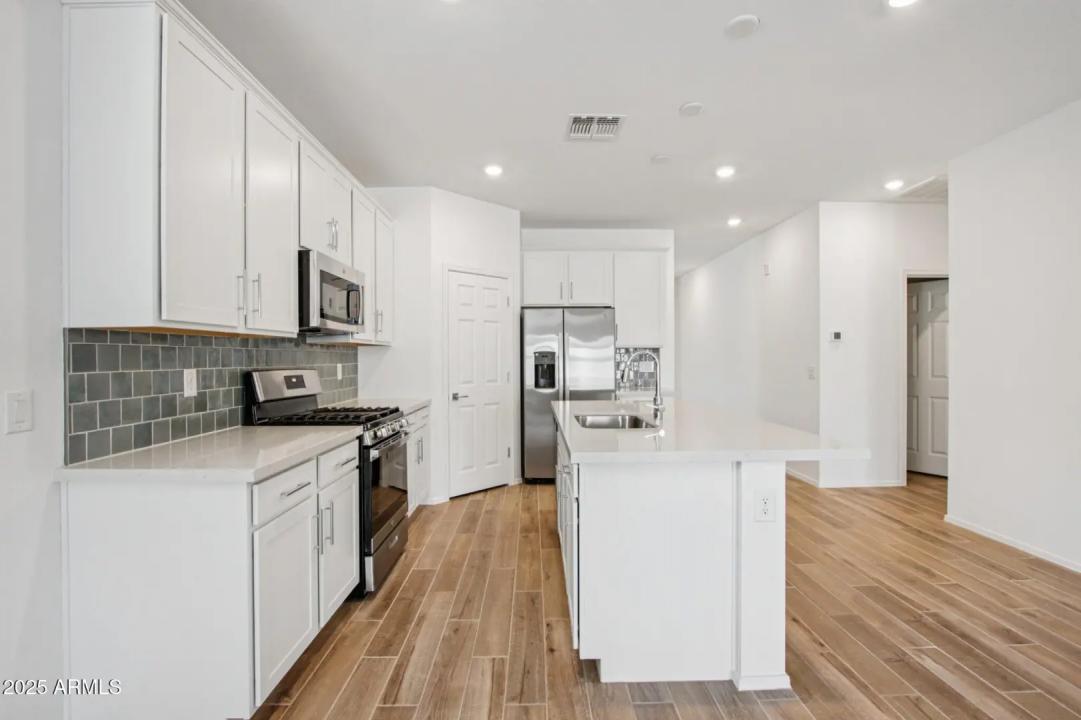 Real Estate Picture 11