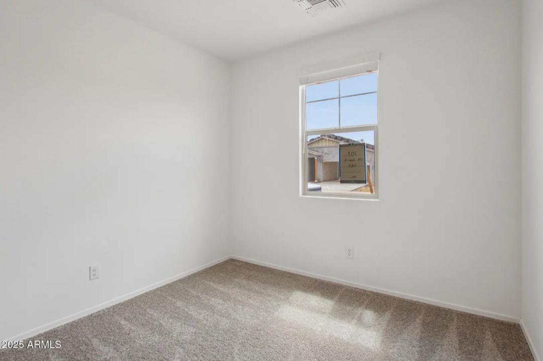 Real Estate Picture 14