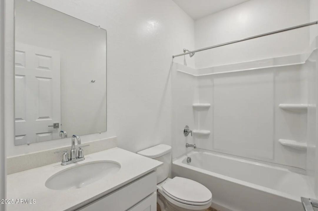 Real Estate Picture 18