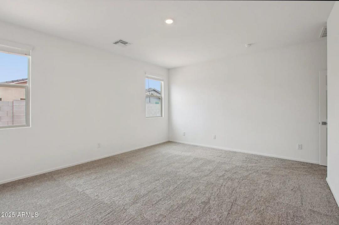 Real Estate Picture 24