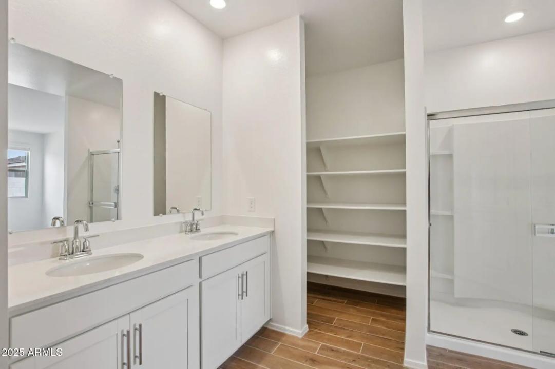 Real Estate Picture 27