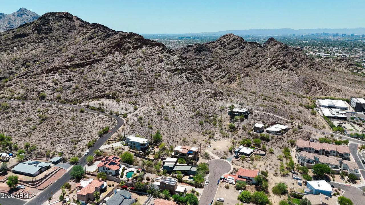 Real Estate Picture 4