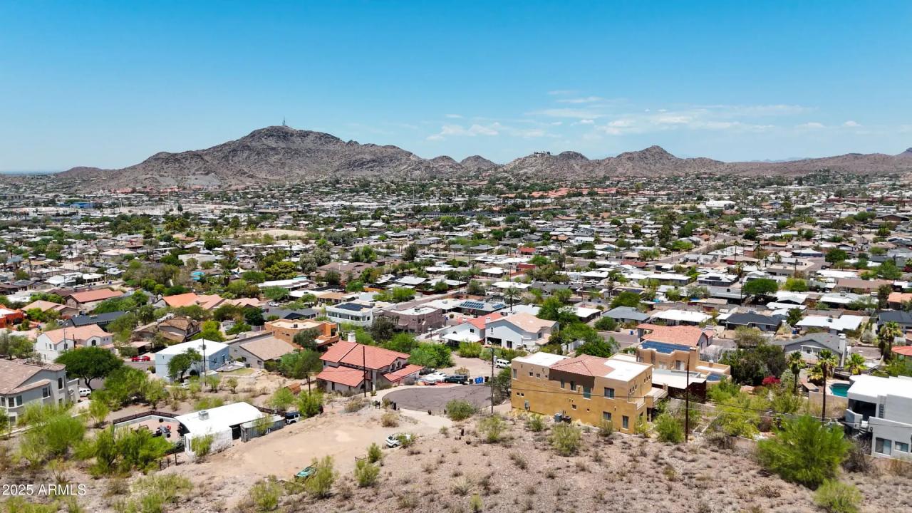 Real Estate Picture 5