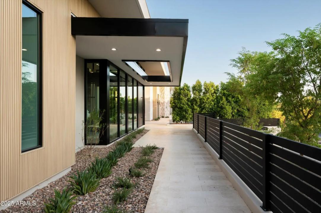 Real Estate Picture 3
