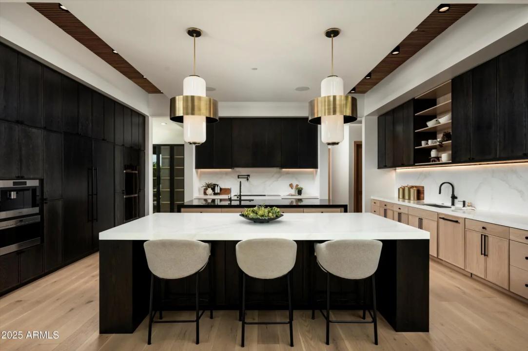 Real Estate Picture 7