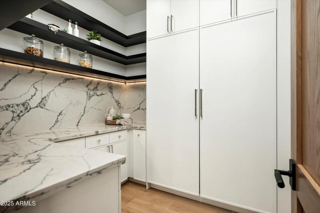 Real Estate Picture 11