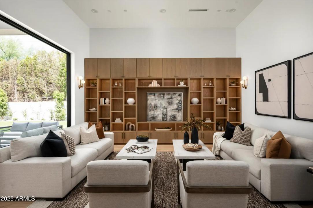 Real Estate Picture 13