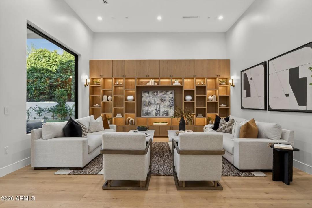 Real Estate Picture 11