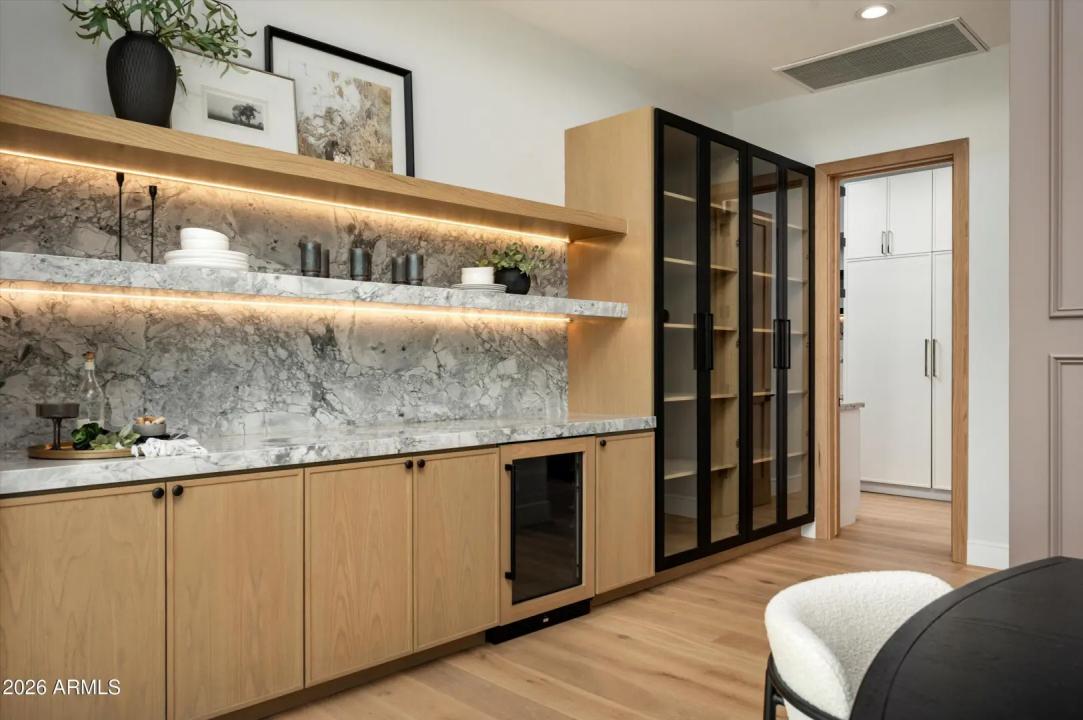 Real Estate Picture 9