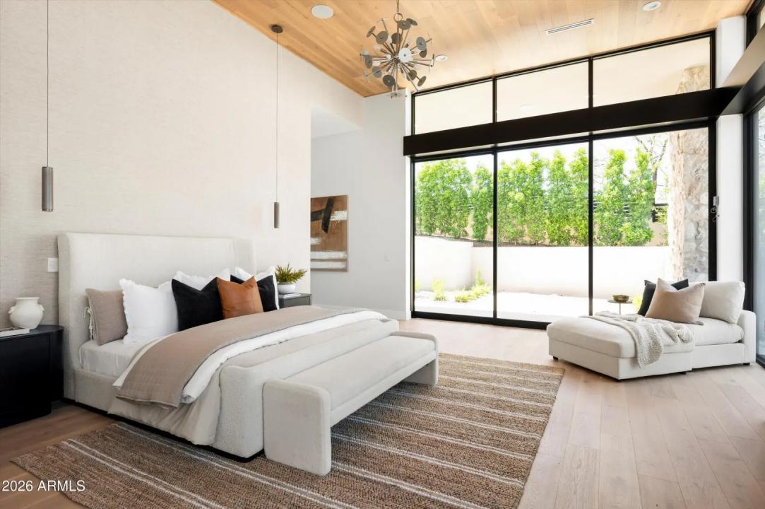 Real Estate Picture 12