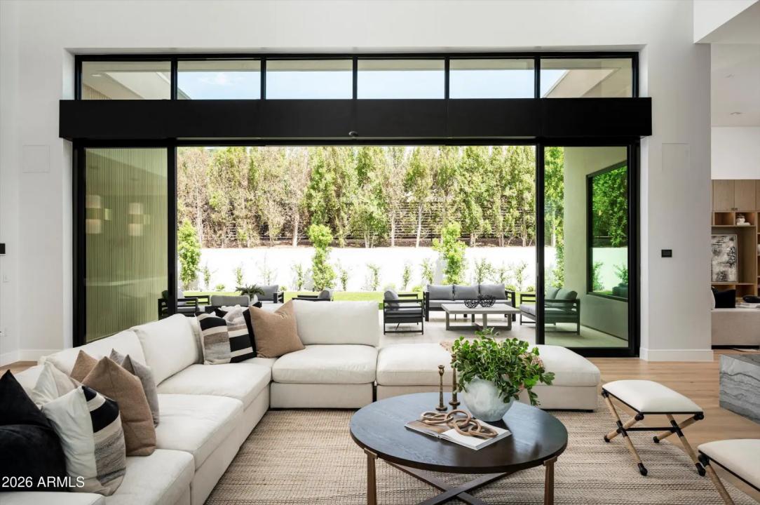 Real Estate Picture 4