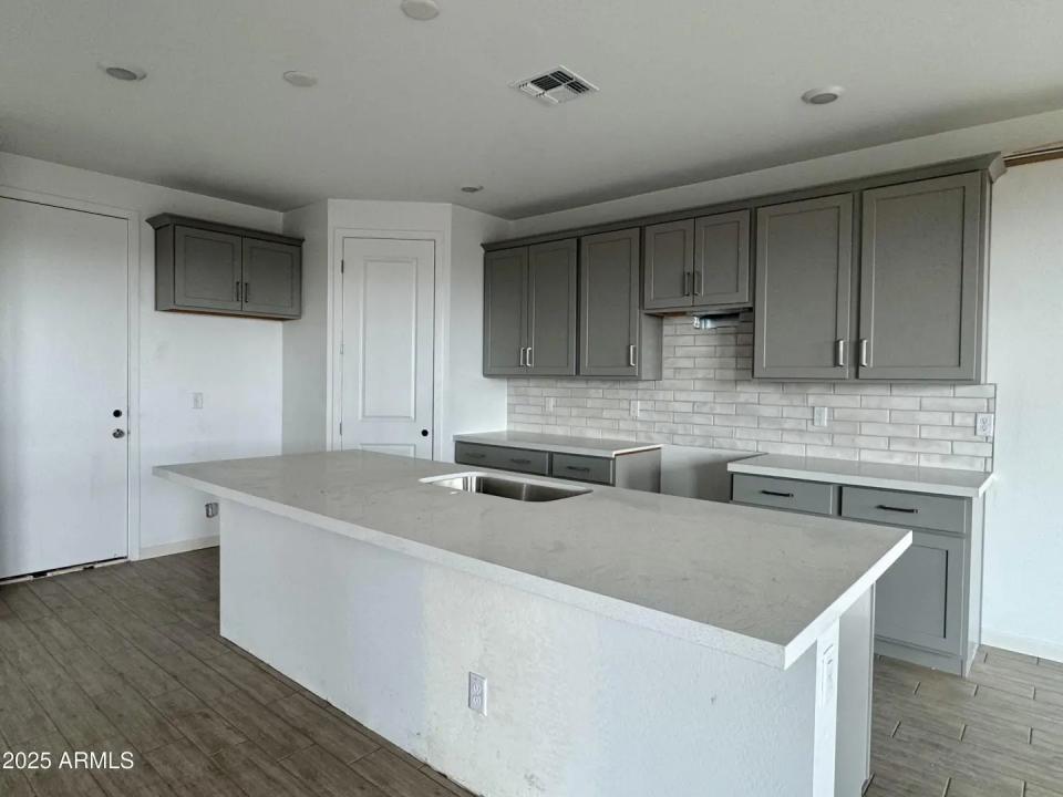 Real Estate Picture 6
