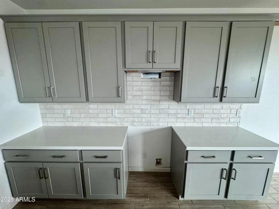Real Estate Picture 7