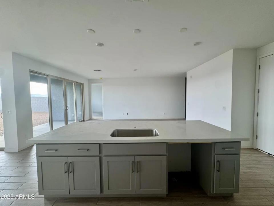 Real Estate Picture 8