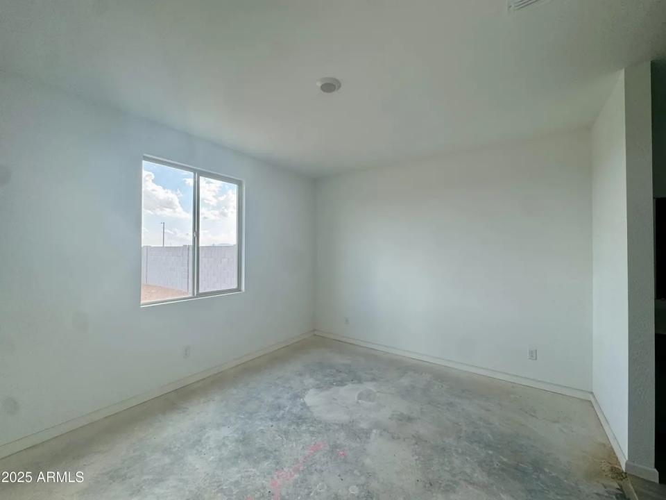 Real Estate Picture 9