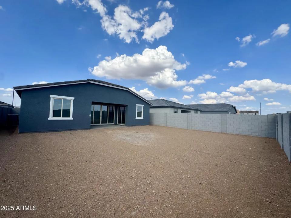 Real Estate Picture 11