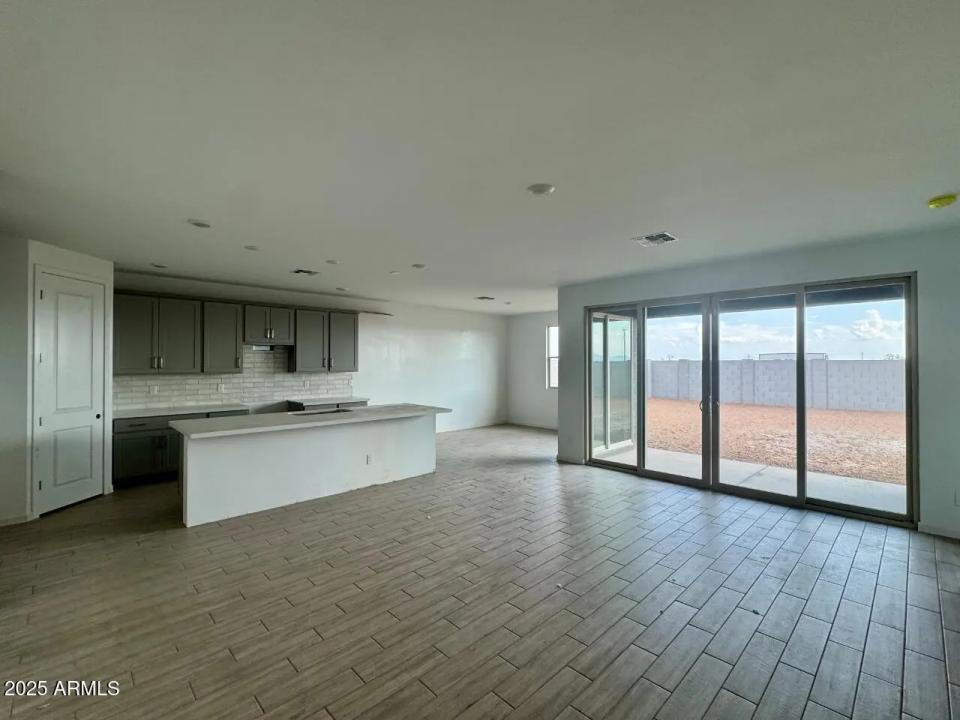 Real Estate Picture 12