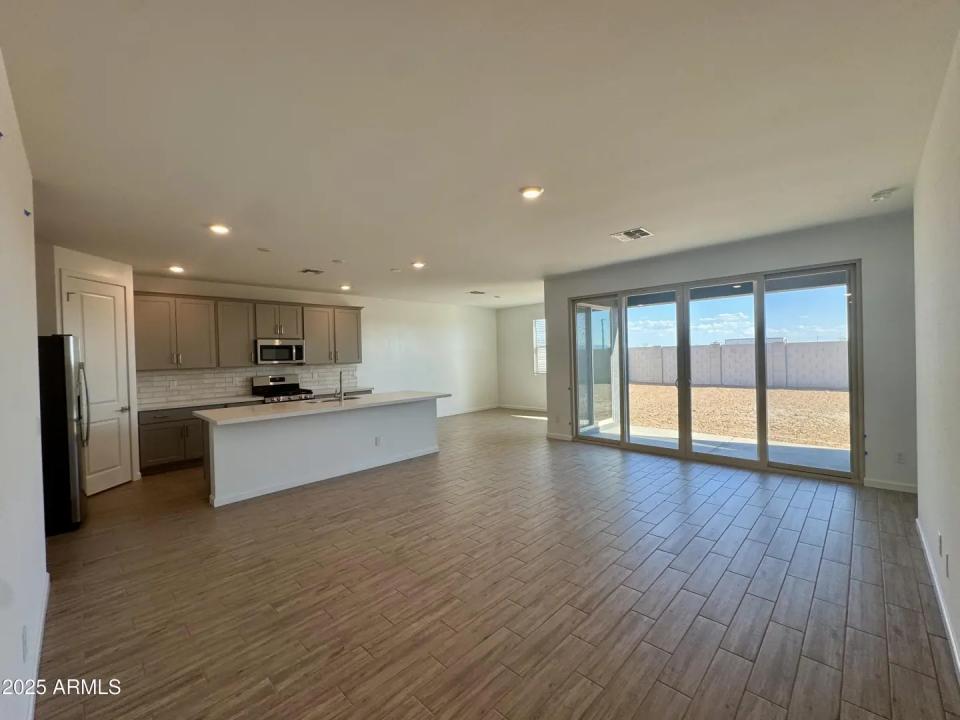 Real Estate Picture 7