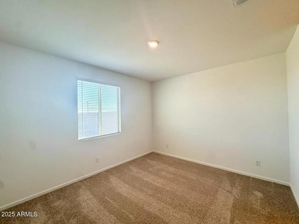 Real Estate Picture 11