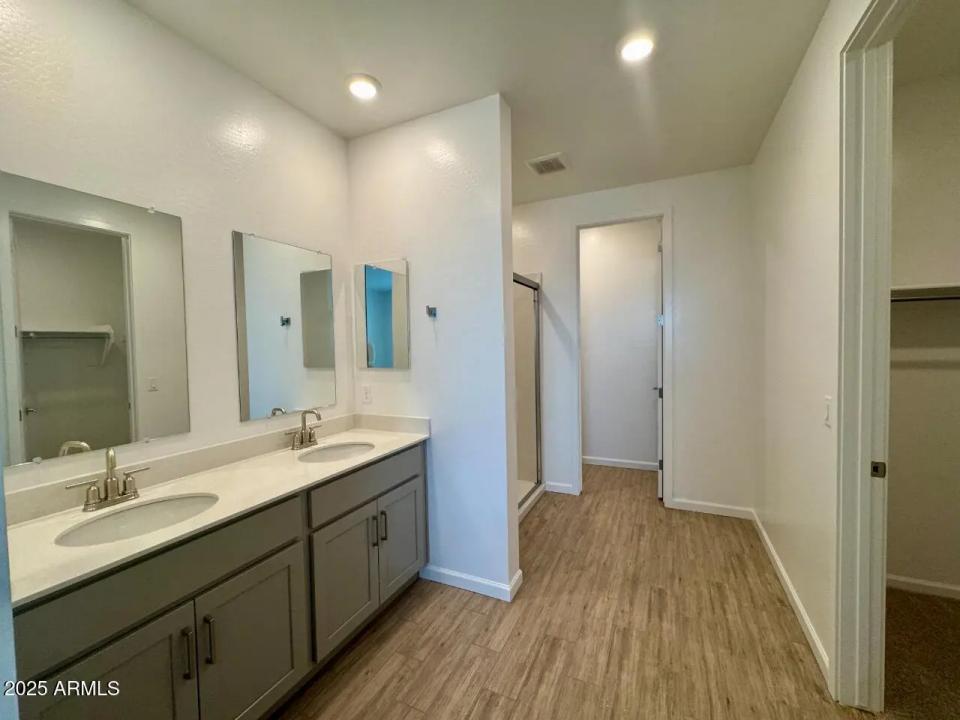 Real Estate Picture 12