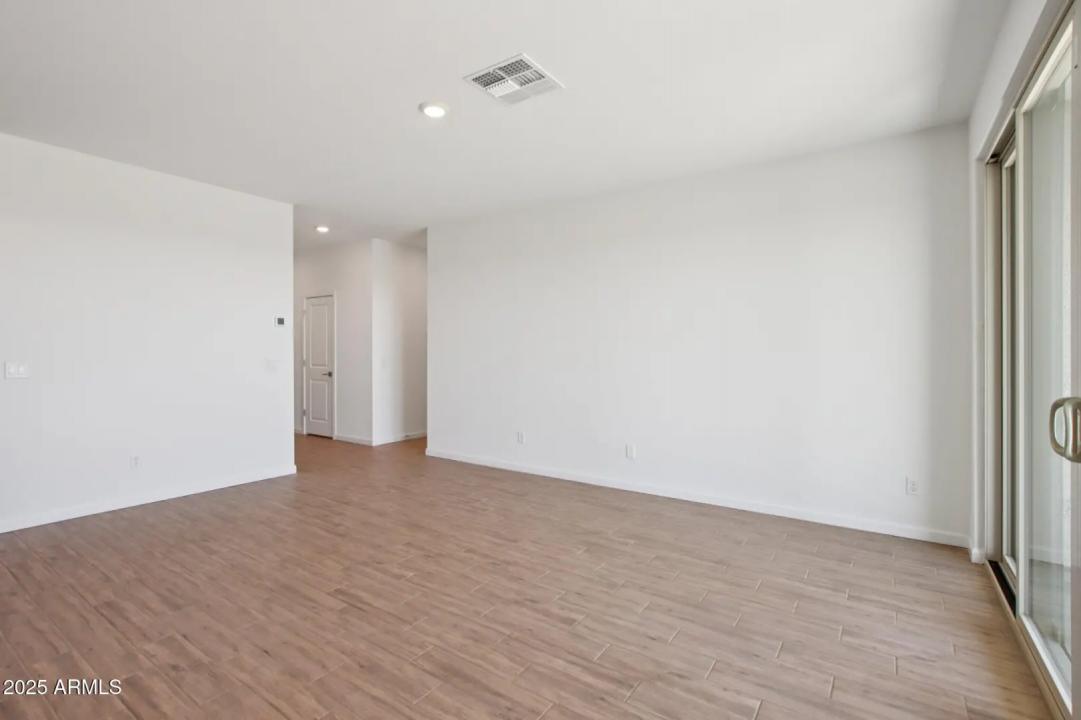 Real Estate Picture 7
