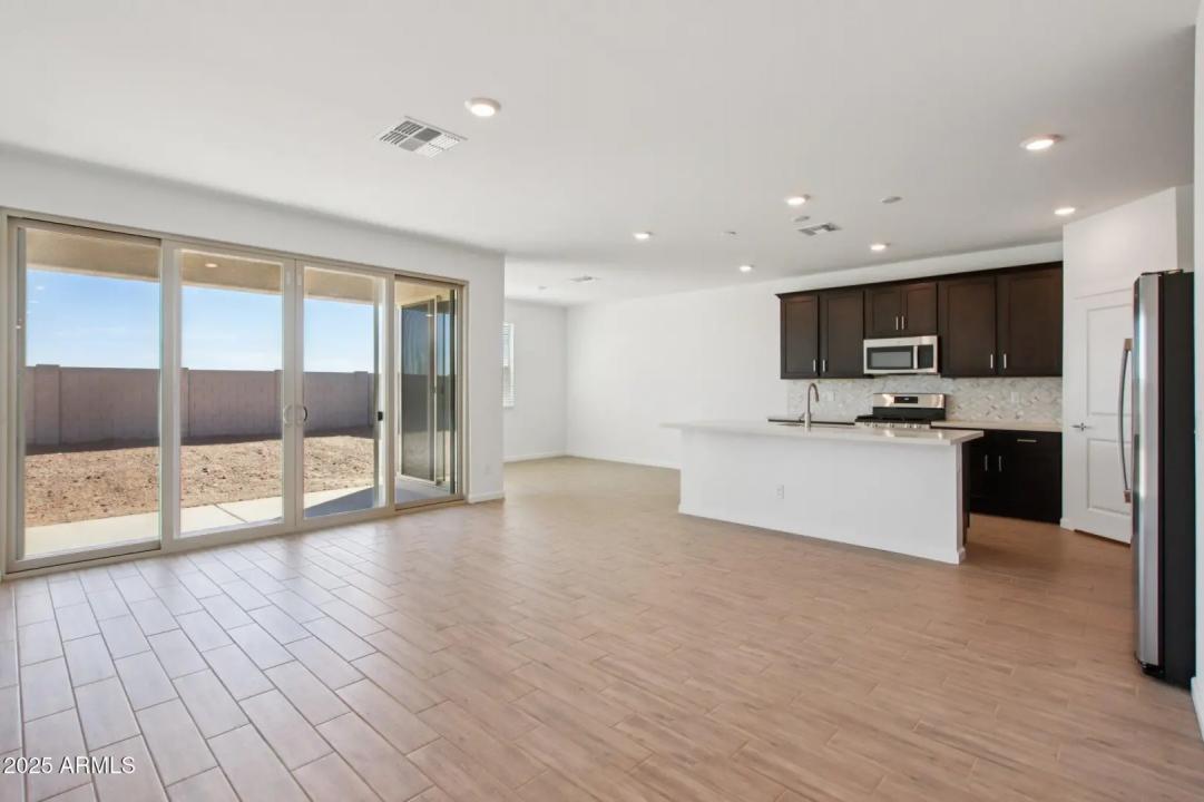 Real Estate Picture 9