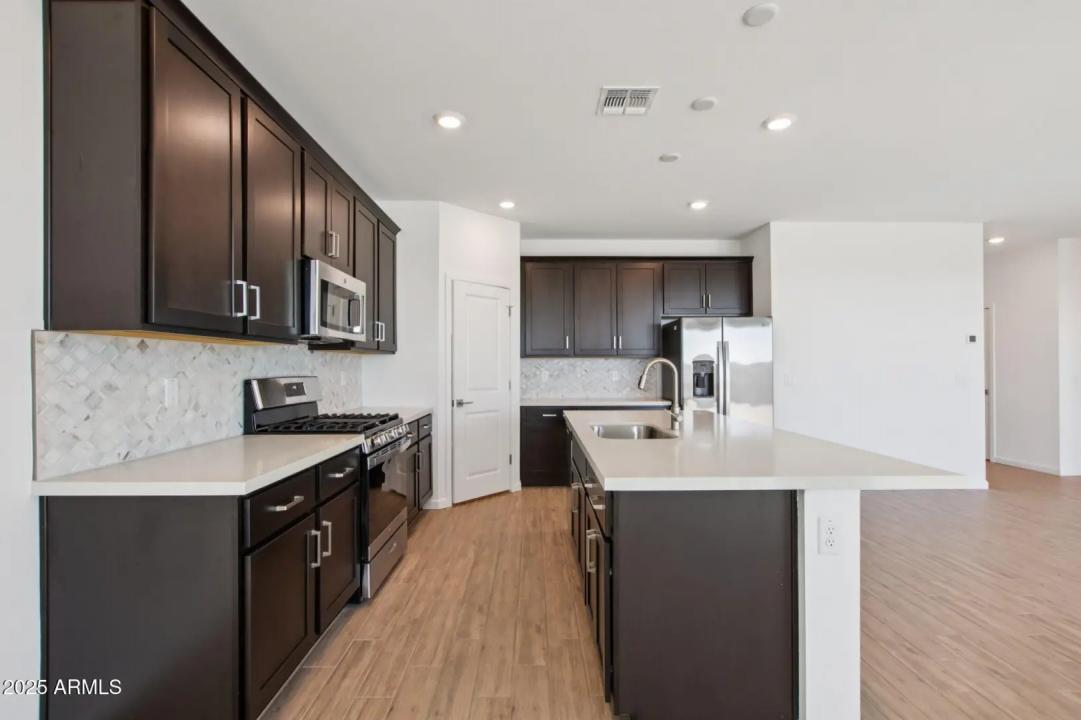 Real Estate Picture 12