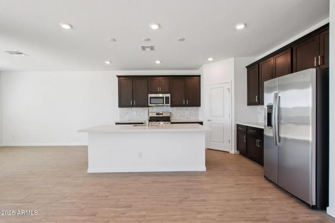 Real Estate Picture 14