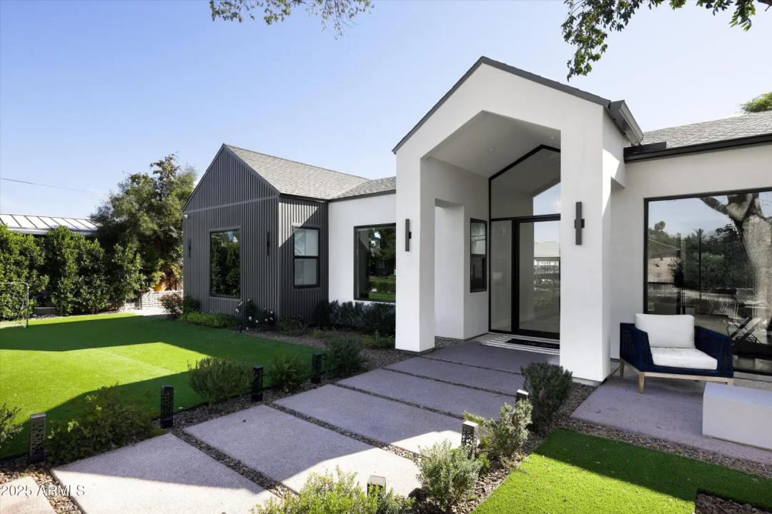 Real Estate Picture 4