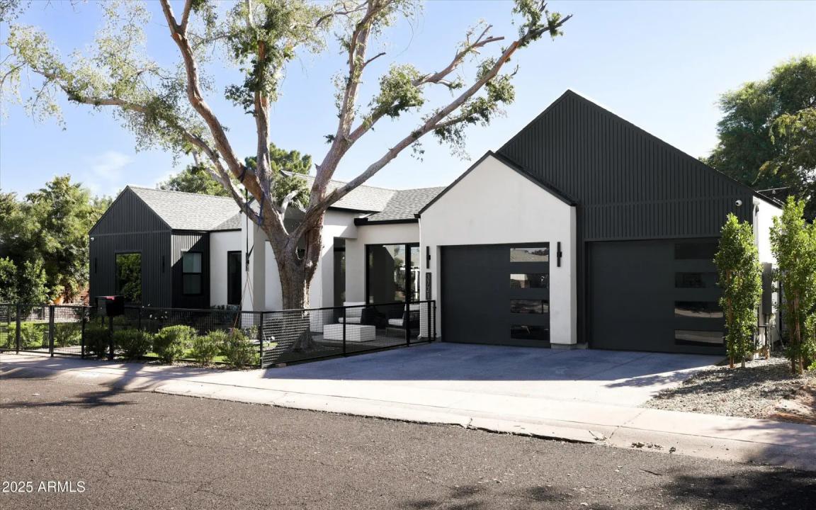 Real Estate Picture 3