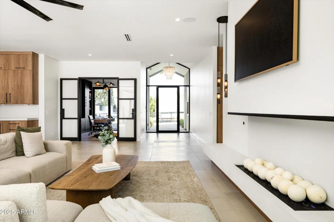 Real Estate Picture 6