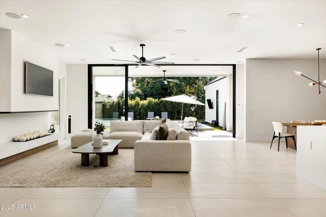 Real Estate Picture 7