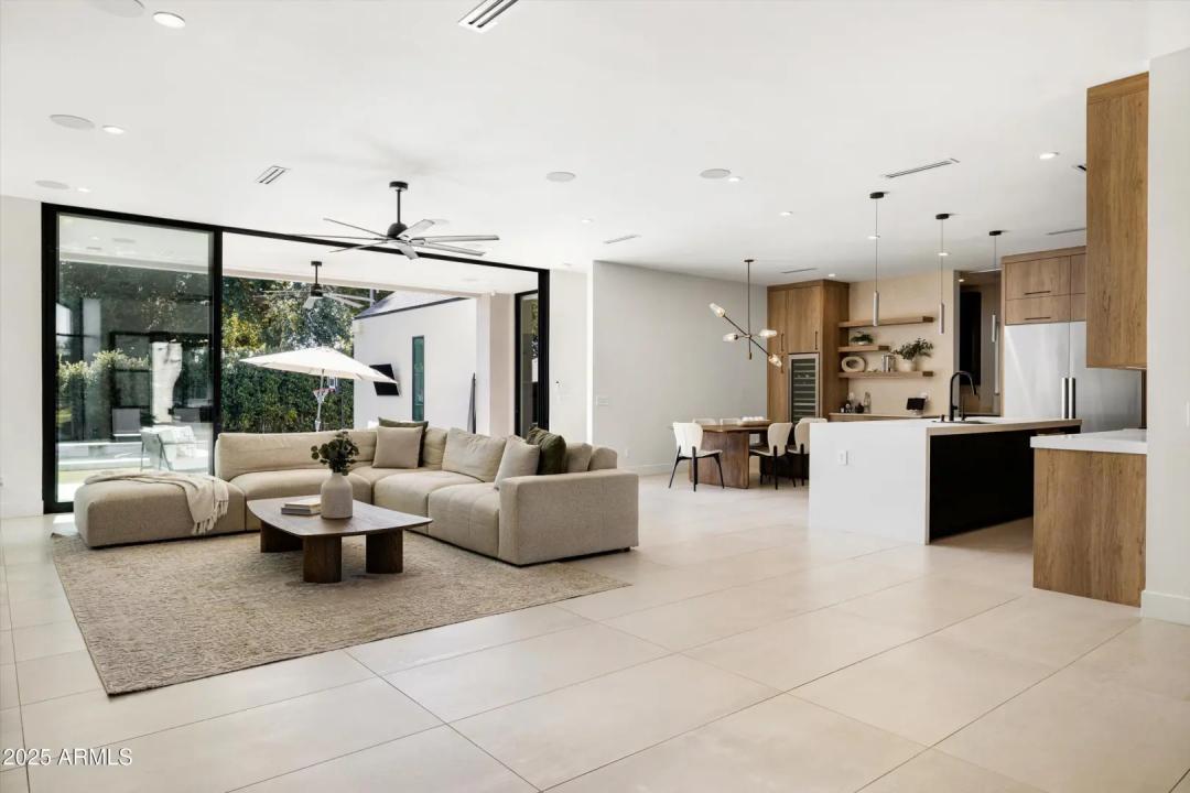 Real Estate Picture 9