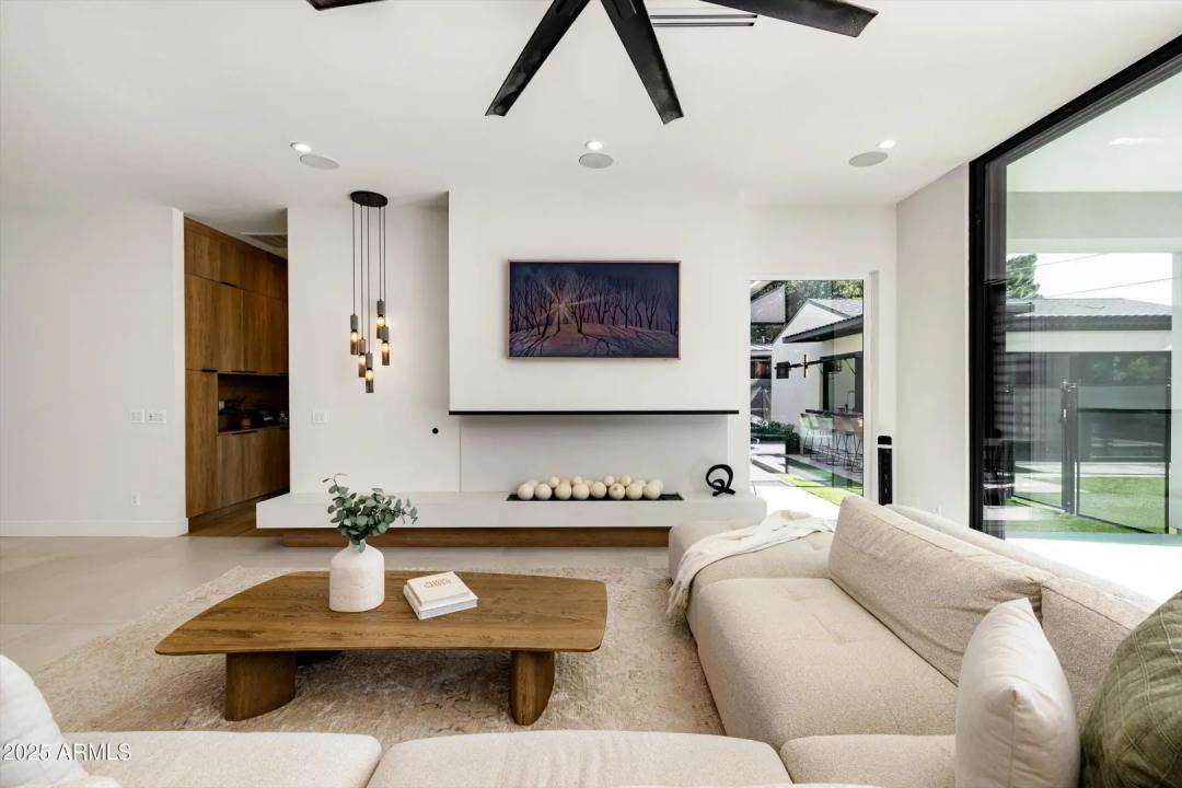 Real Estate Picture 11