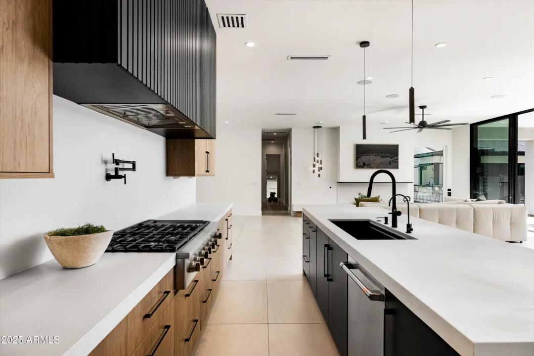 Real Estate Picture 16