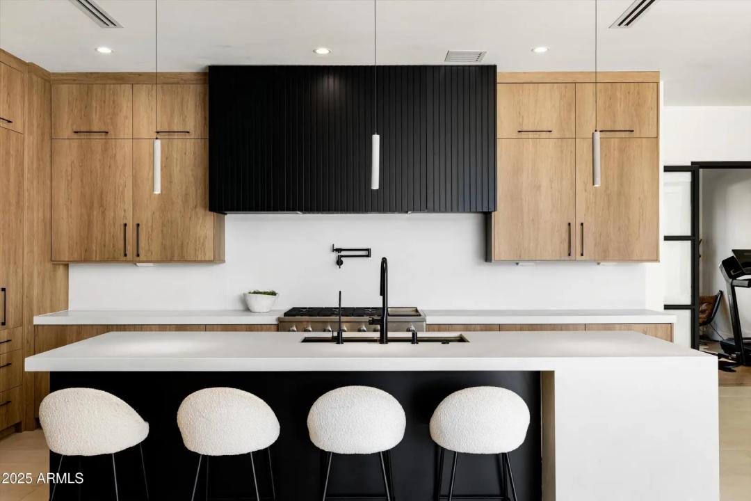 Real Estate Picture 14