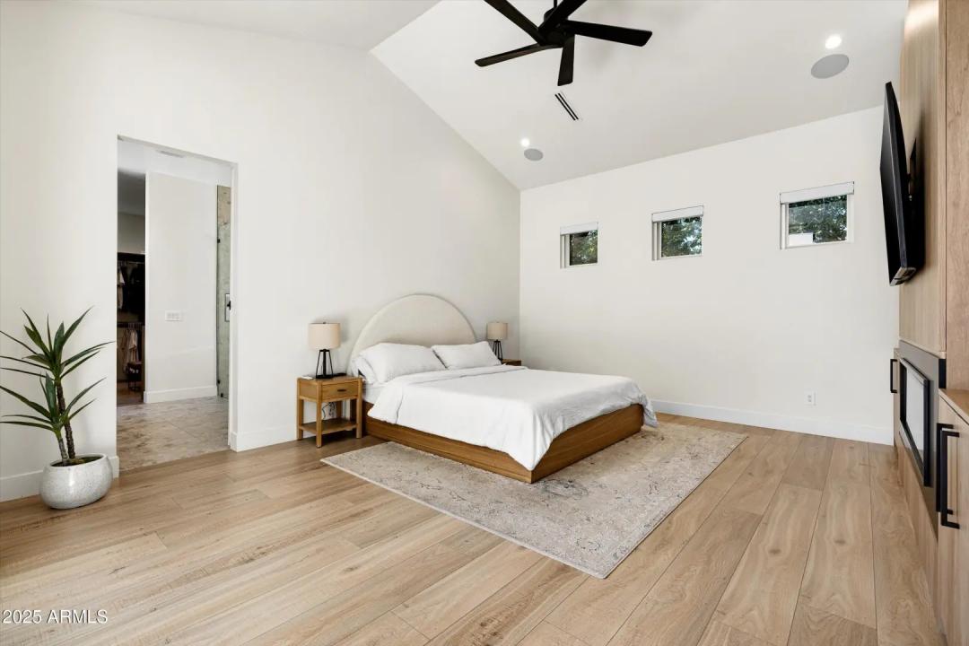 Real Estate Picture 23