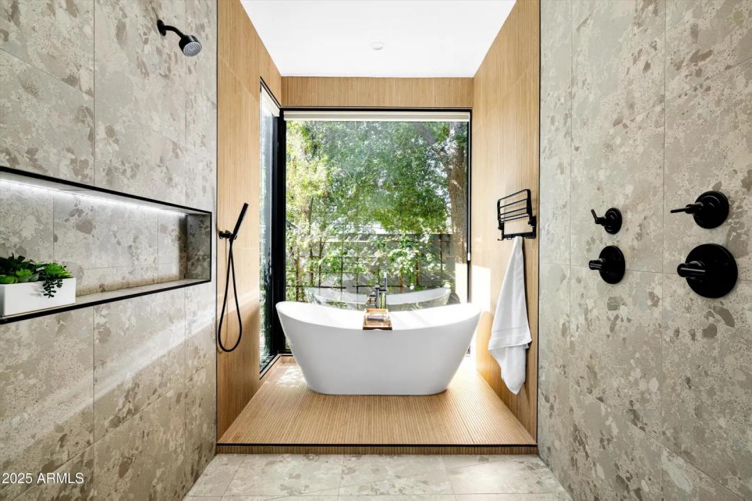 Real Estate Picture 27