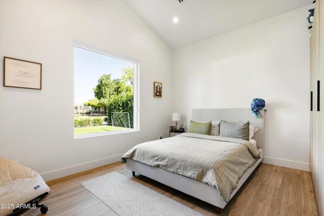 Real Estate Picture 30