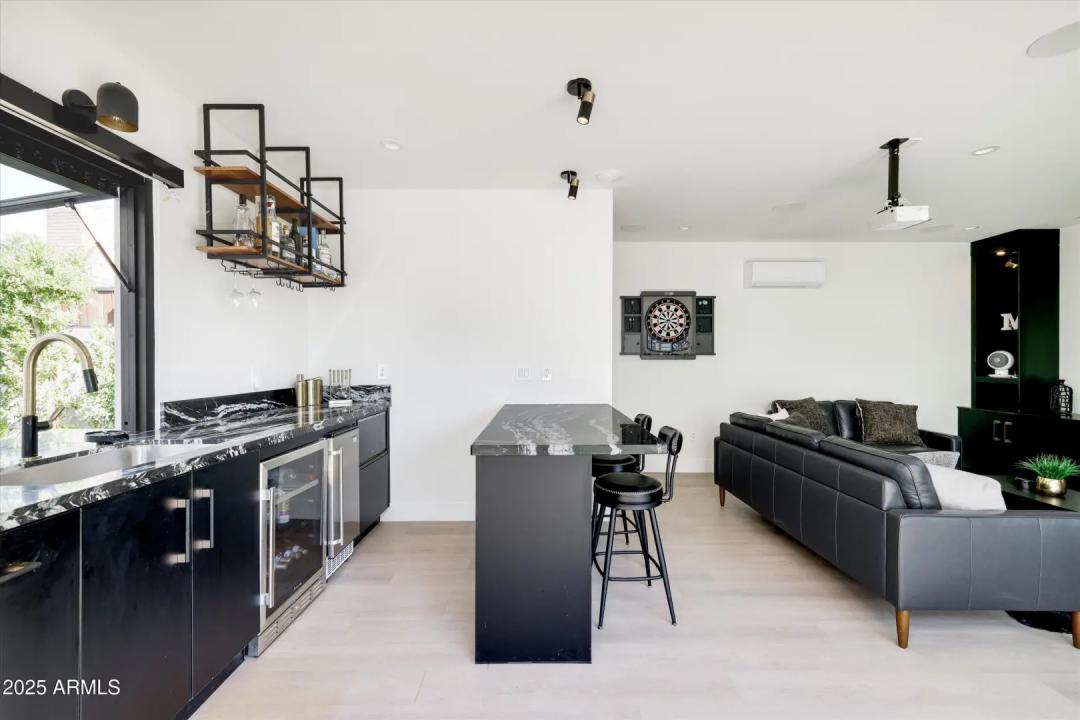 Real Estate Picture 43