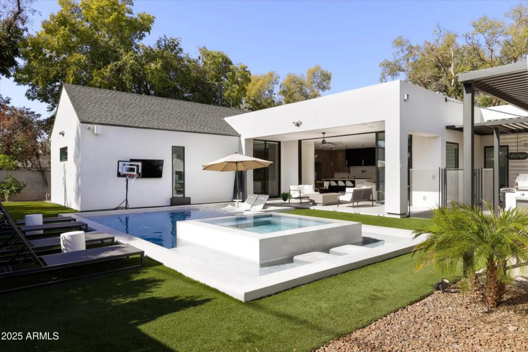 Real Estate Picture 50