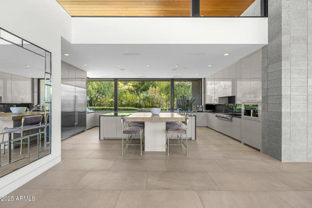 Real Estate Picture 4