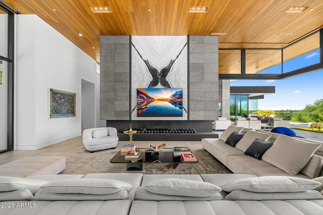 Real Estate Picture 8