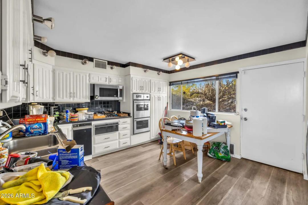 Real Estate Picture 10