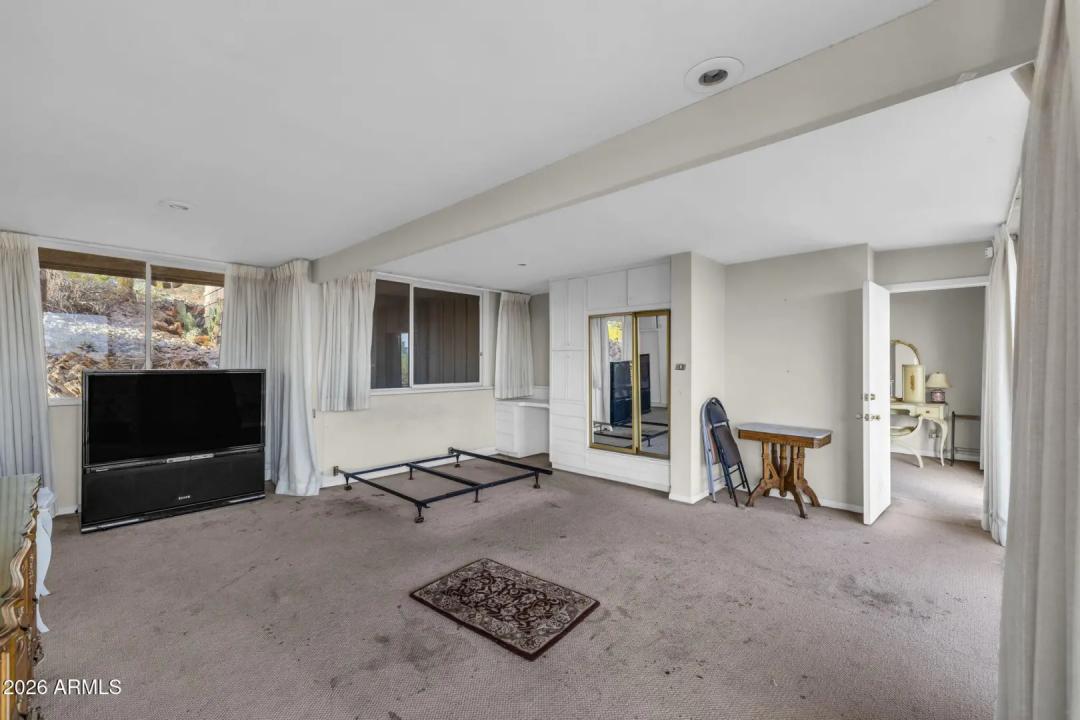 Real Estate Picture 15